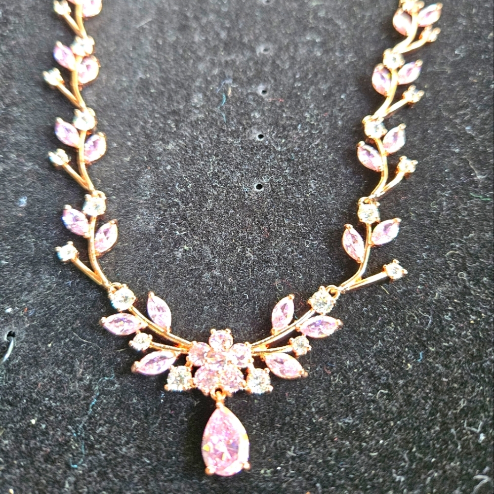 Beautiful Pink and White Necklace in Rose Gold Setting 10in clasped...New no tag